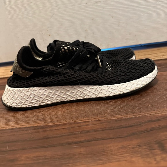 Adidas Sneakers size 9 - Picture 2 of 3
